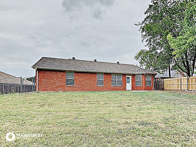 Building Photo - 941 Brookside Dr