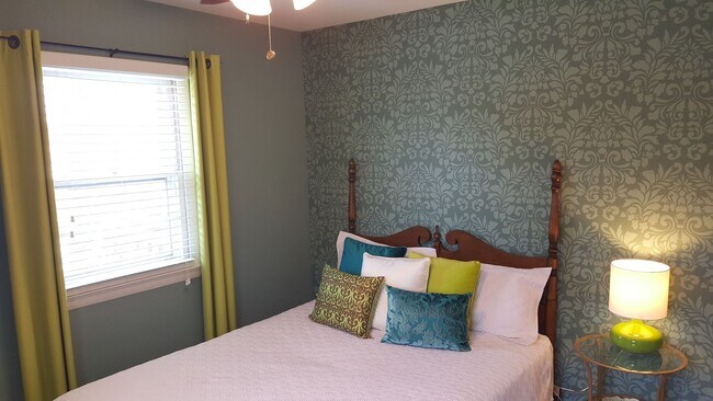Building Photo - Incredibly well maintained rancher in Monrovia available mid June!