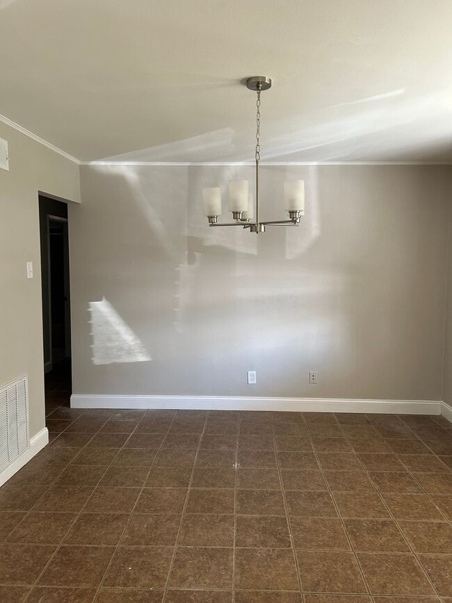 Building Photo - South side home