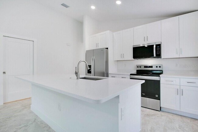 Building Photo - 865 Dunbar St