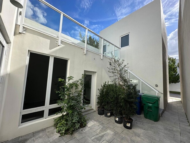 Building Photo - 11389 NW 87th Ave