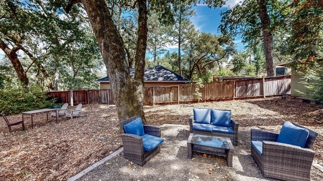 Building Photo - 1250 Bentley Dr