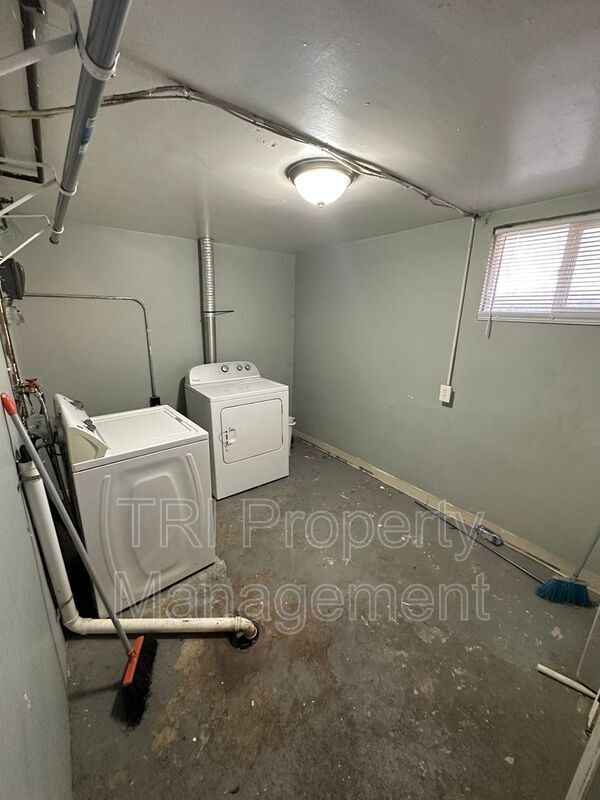 Building Photo - 1903 7th Ave