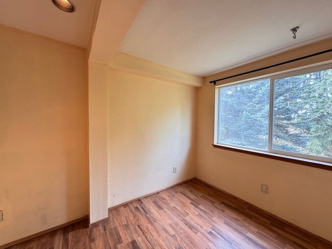 Building Photo - Beautiful Wedgwood Home with Flexible Living + 2nd Kitchen