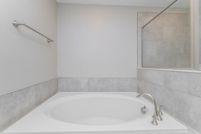 Building Photo - 2902 YellowHammer Wy