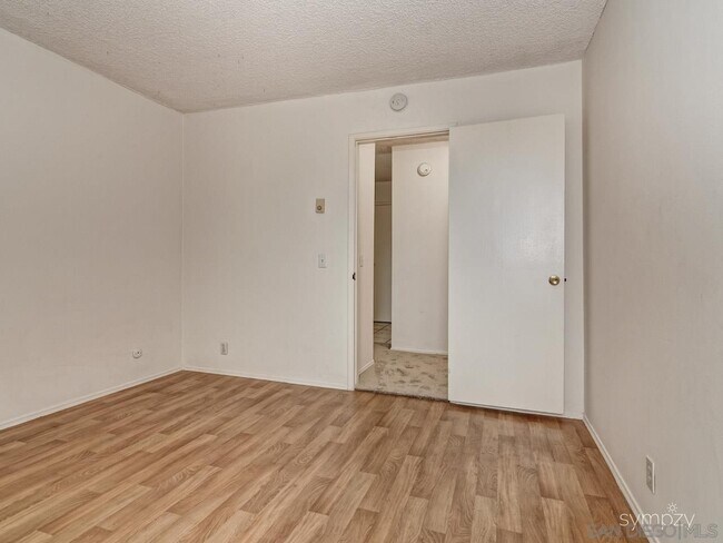 Building Photo - 2510 Torrey Pines Rd