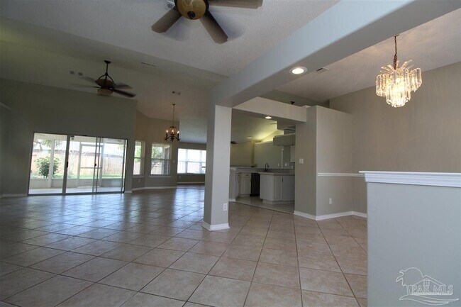 Building Photo - 2042 Hamilton Crossing Dr