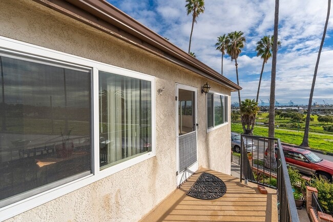 Building Photo - San Pedro Unit with Spectacular Ocean/Mari...