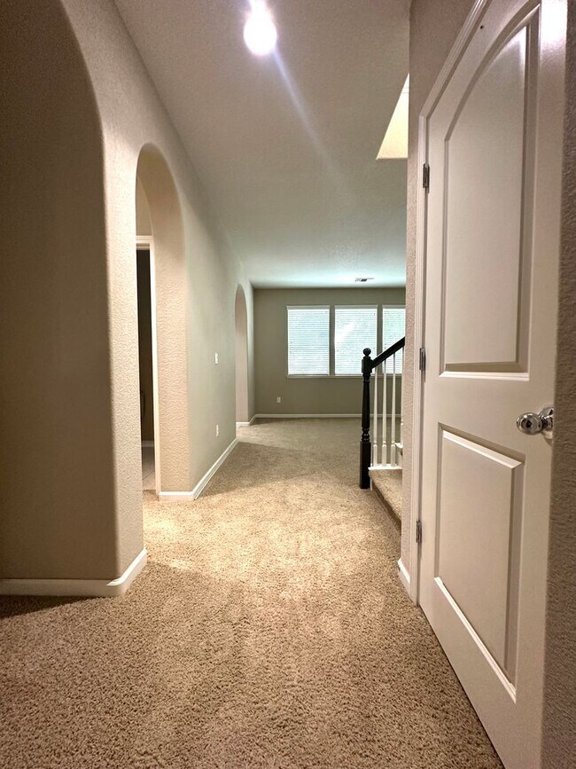 Building Photo - Spacious Home in Prime Turlock Location