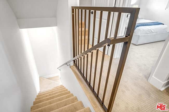 Building Photo - 10035 S Western Ave