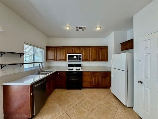 Building Photo - 884 Blue Rosalie Pl