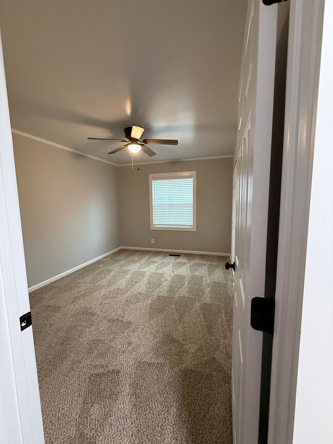 Building Photo - Newly Renovated 3 Bedroom 2 Bath w/ Flex Room Located in a Sought-after Neighborhood!