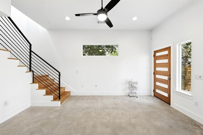 Building Photo - 6213 Felix Ave