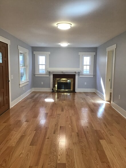 Living and dining room area - 535 Prescott St