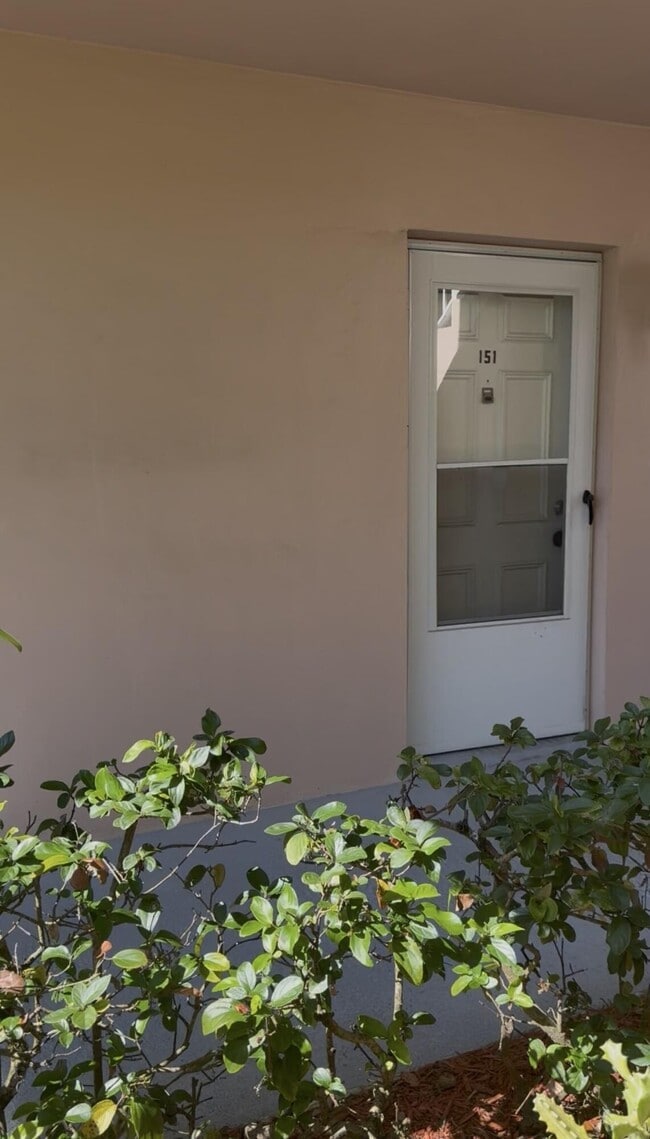 Building Photo - 18081 SE Country Club Dr
