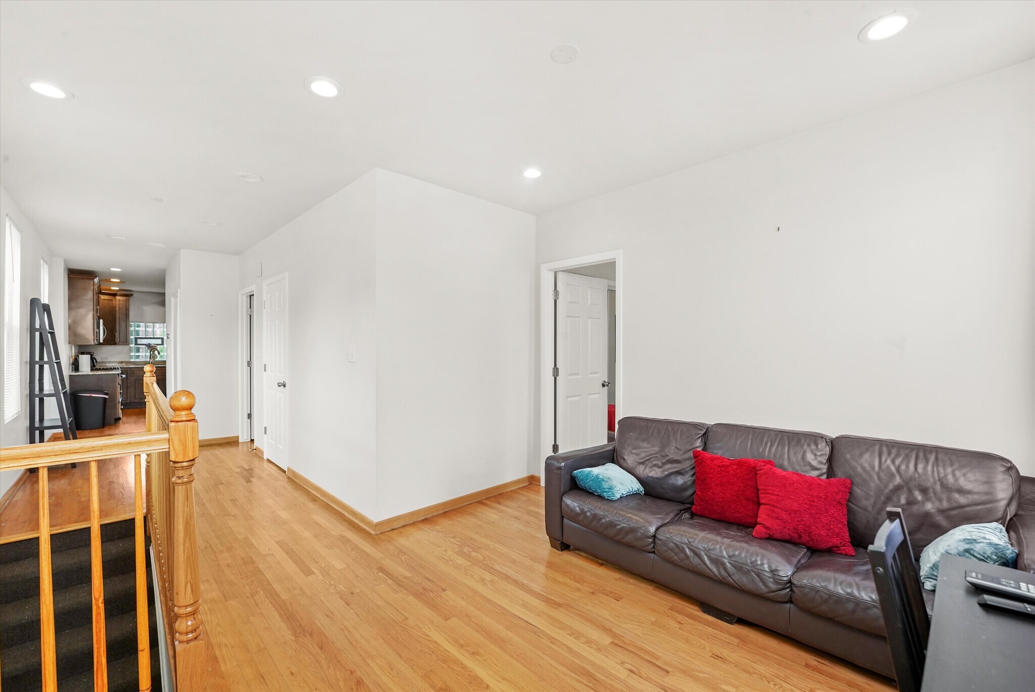 Building Photo - 624 S Oakley Blvd
