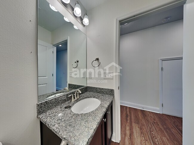 Building Photo - 2470 Ixora Ct