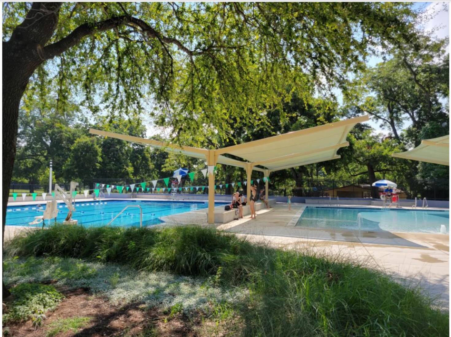 Govalle Public pool-walkable - 5802 Tracy Lynn Ln