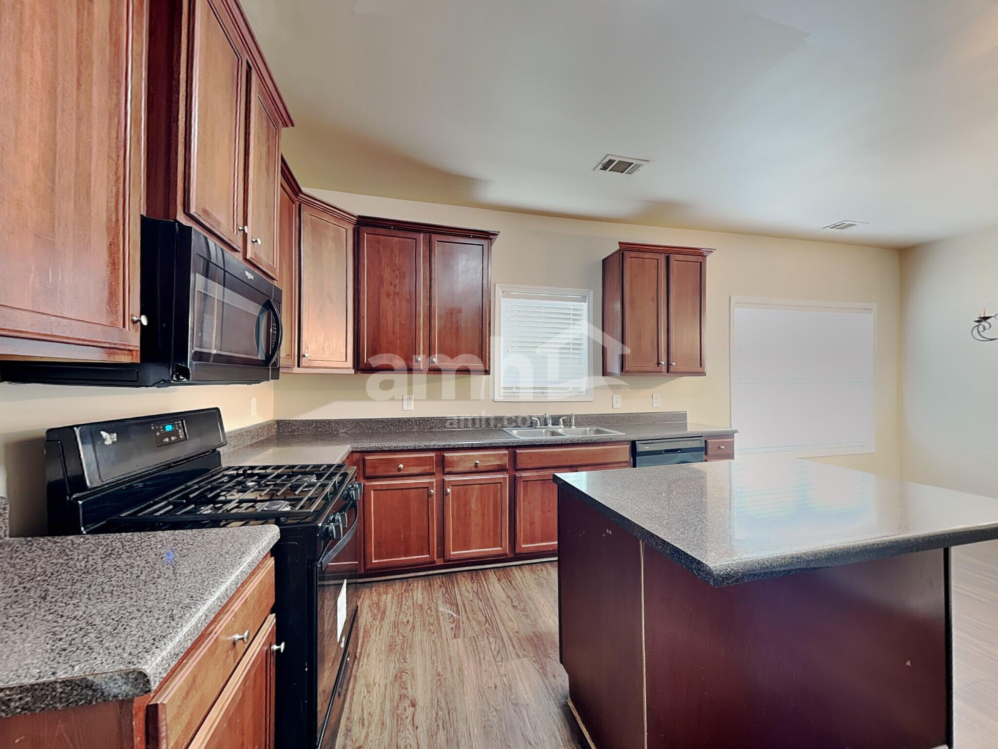 Building Photo - 148 Crescent Woode Dr