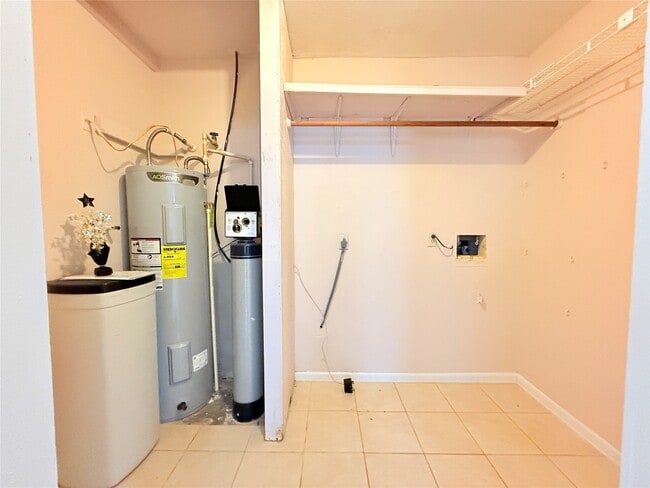 Building Photo - 208 Laurie Ln