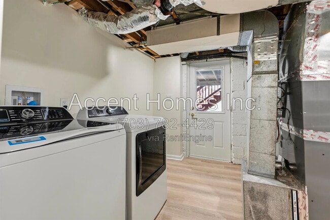 Building Photo - 2310 Riverview Terrace