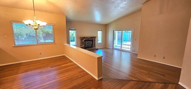 Building Photo - 3083 Funston Dr