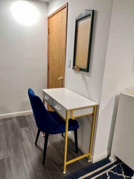 Building Photo - 12 Coach Rd