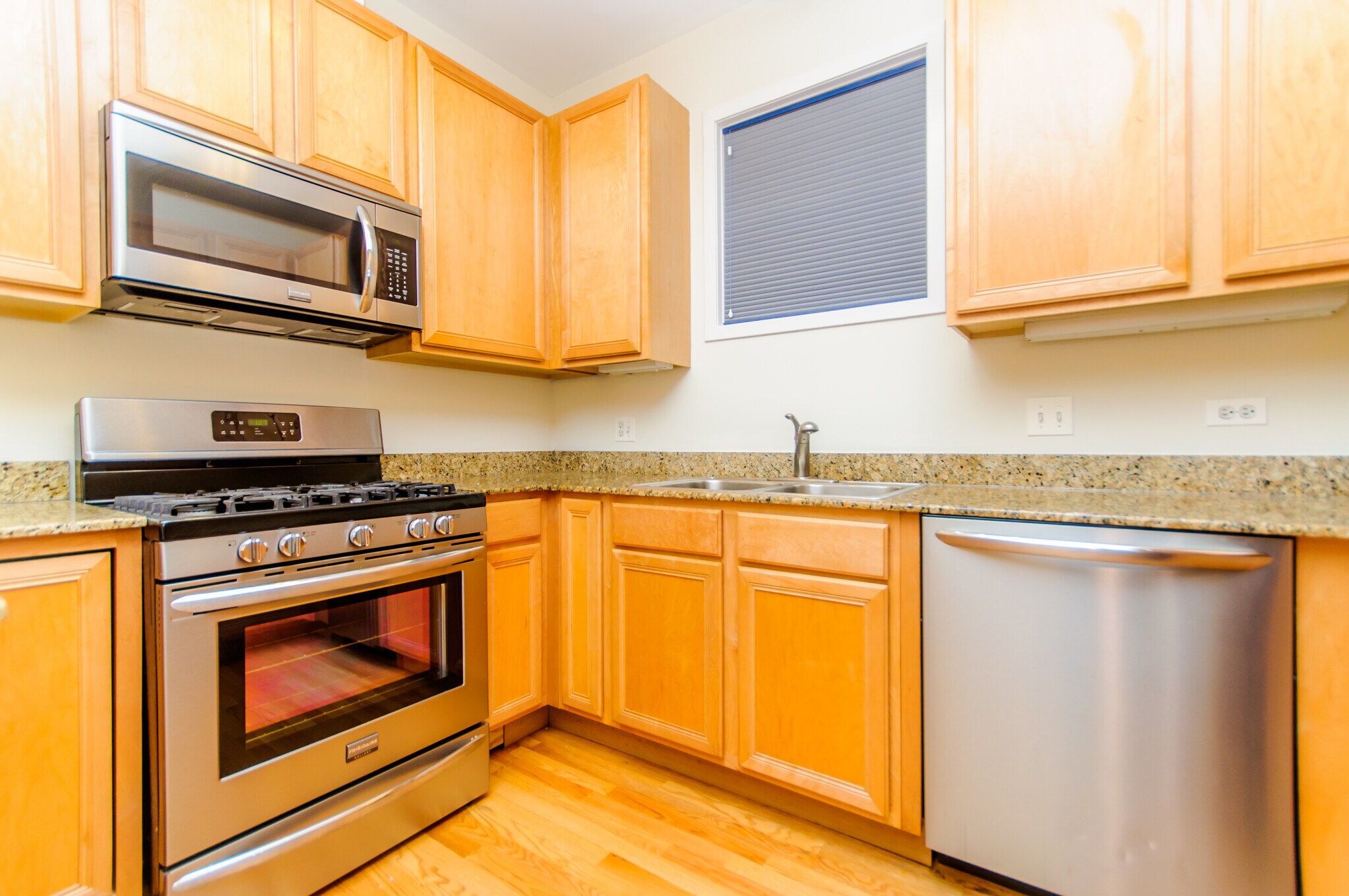 Building Photo - 1344 W Grenshaw St