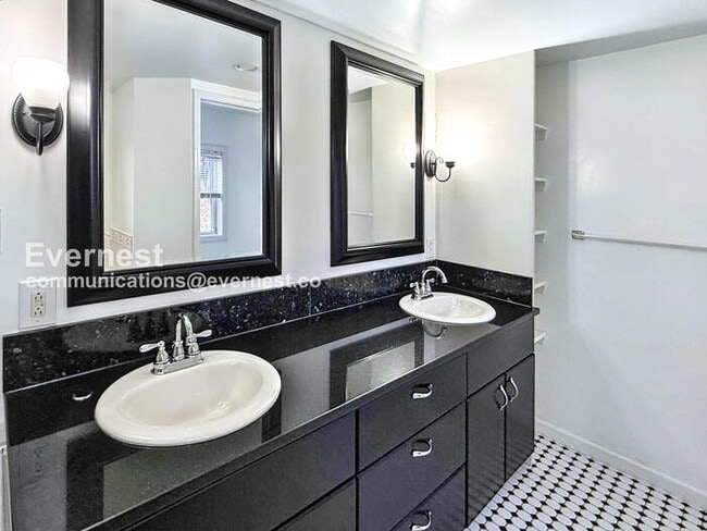 Building Photo - 5005 6th Ave S