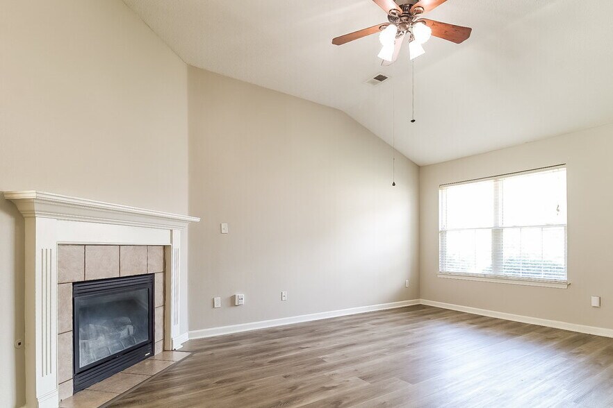 Building Photo - 70 Oakland Woods Cove