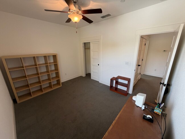 Building Photo - 3 Bedroom | 2.5 Bathroom | Crocker Village House