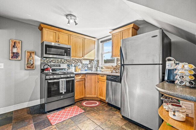 Building Photo - 146 Vassall St