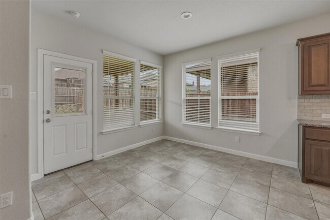 Building Photo - 9528 Blaine Dr