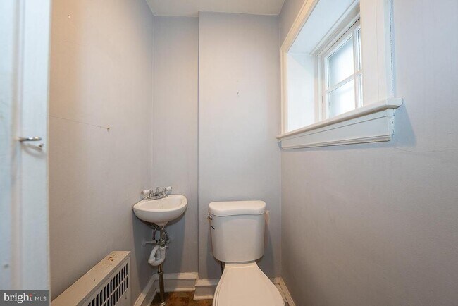 Building Photo - 625 Chelten Hills Dr