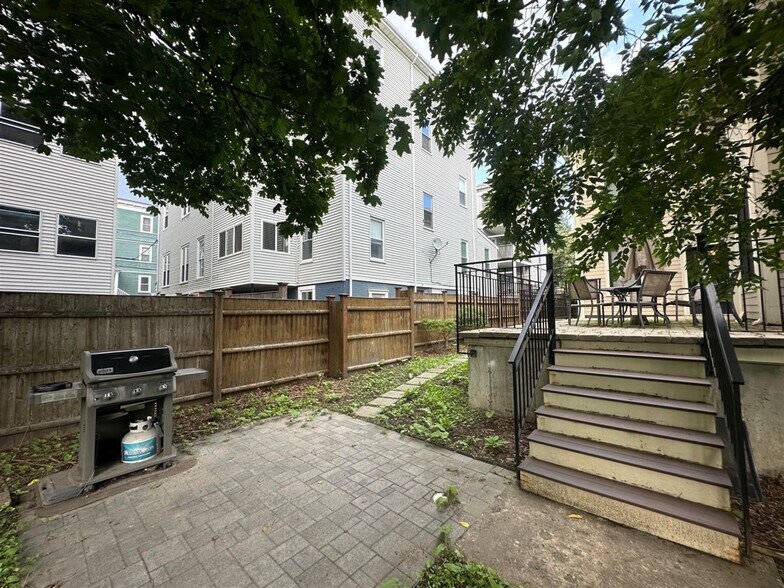 Building Photo - 22 Linden Ave