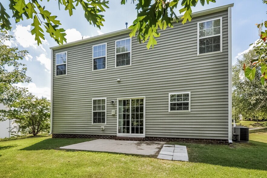 Building Photo - 708 Calavaras Ln