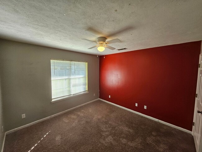 Building Photo - 2018 Hickory Dr