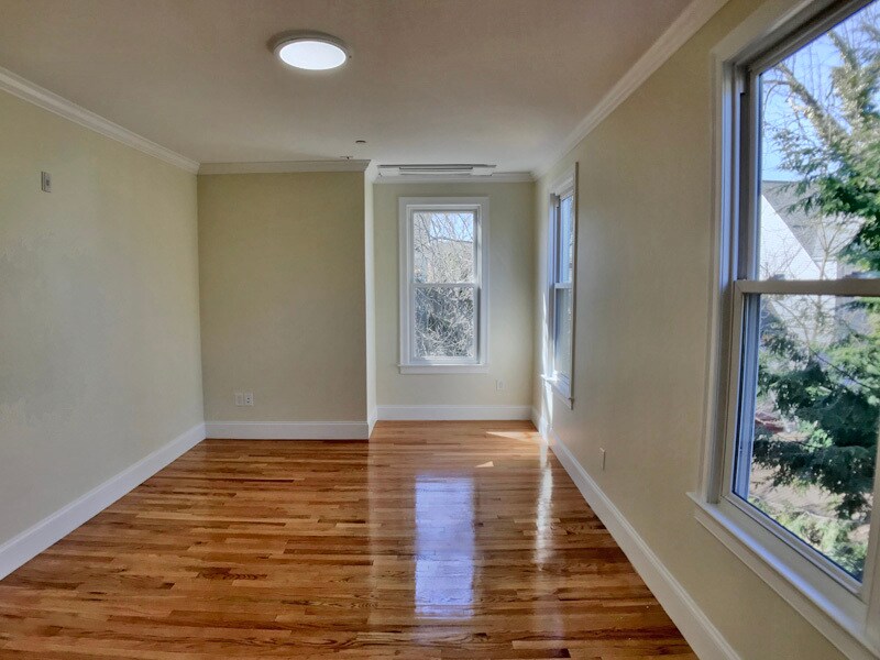 Building Photo - 12 Harris St