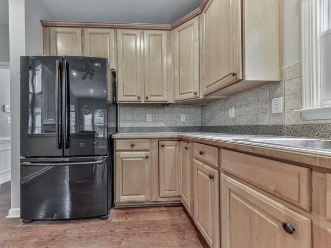 Building Photo - 408 Sixes Dr