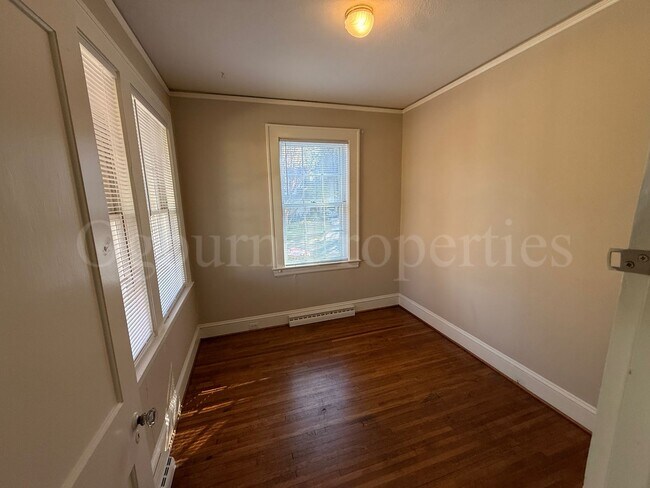 Building Photo - 202 N Hawthorne Rd