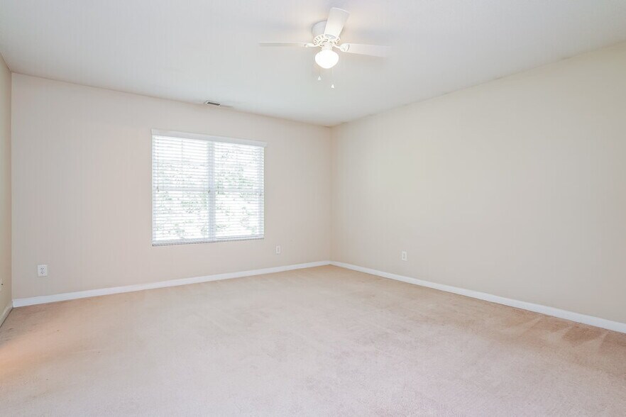 Building Photo - 51 Valleyfield Dr