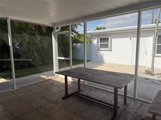 Building Photo - 1847 Wiley St