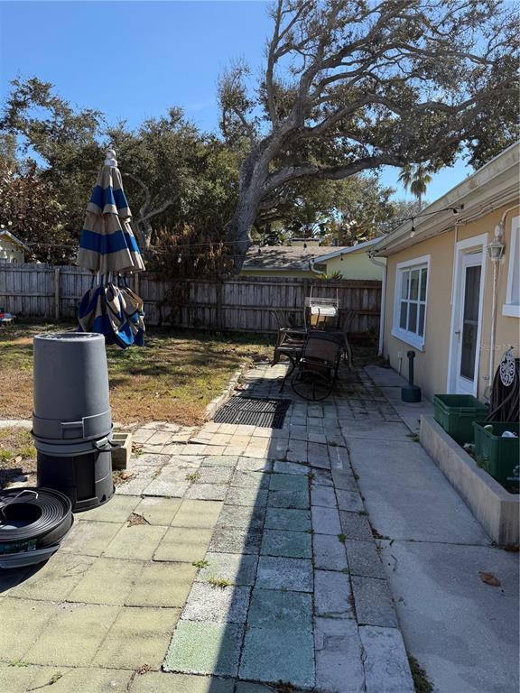 Building Photo - 3601 Saxon Dr