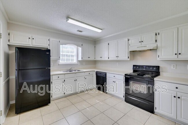 Building Photo - 2811 Bennington Dr