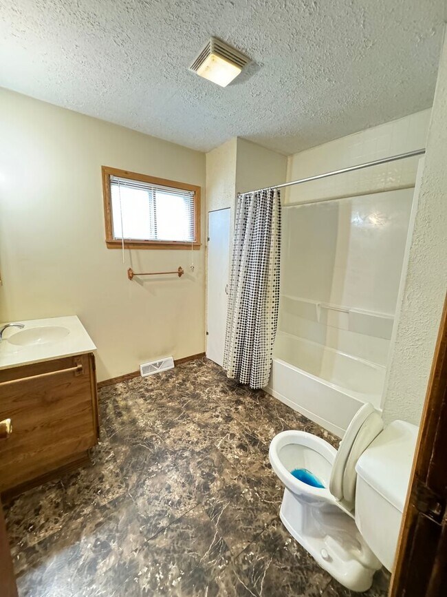 Building Photo - Charming 3-Bedroom, 1-Bathroom Home with Garage – $1,350/Month | Accepting Section 8