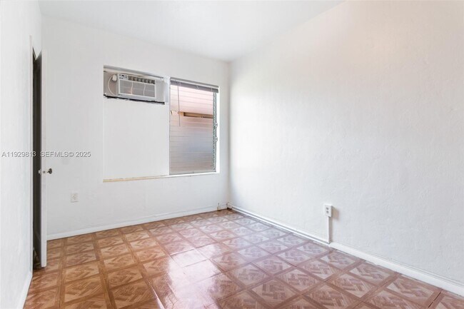 Building Photo - 835 Alton Rd