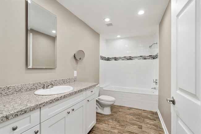 Building Photo - 3411 Balboa Cir
