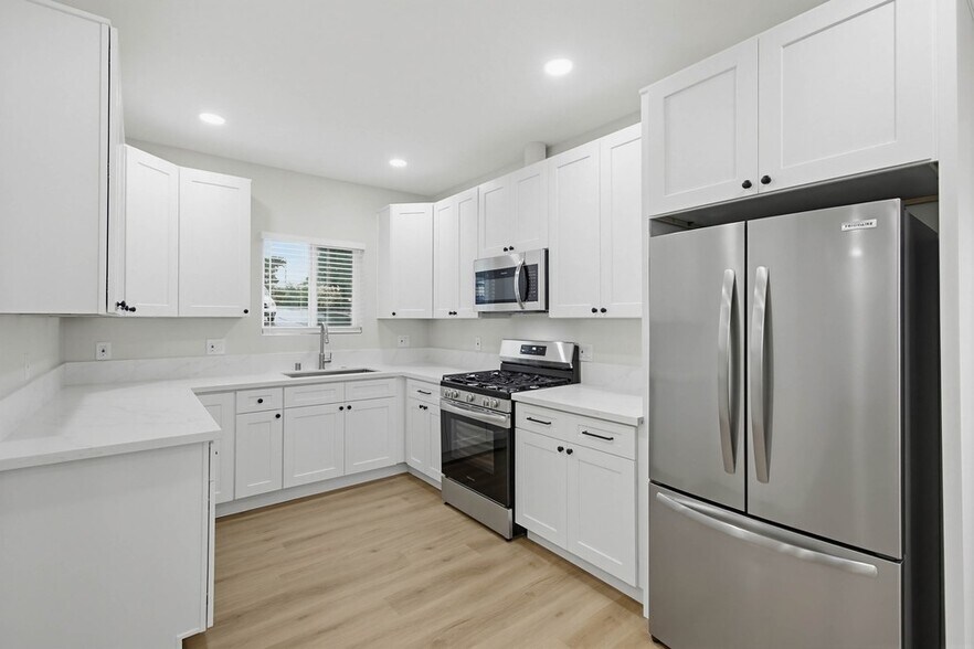 Building Photo - 8120 Melrose Ln