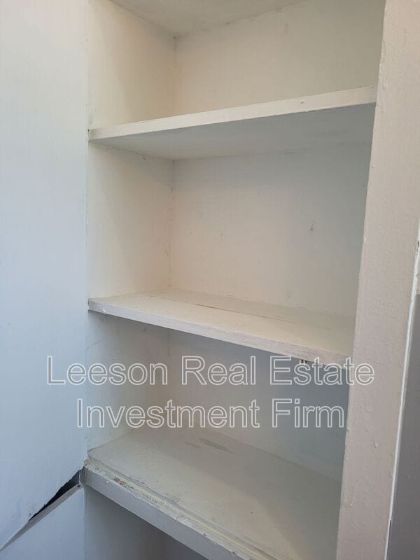 Building Photo - 310 Kings Hwy