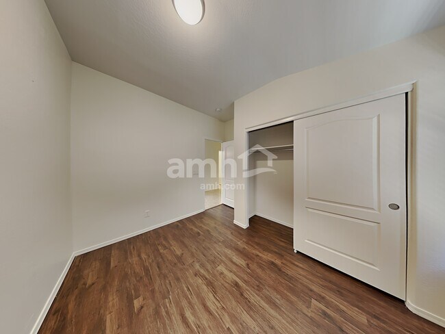 Building Photo - 3933 E Mica Rd